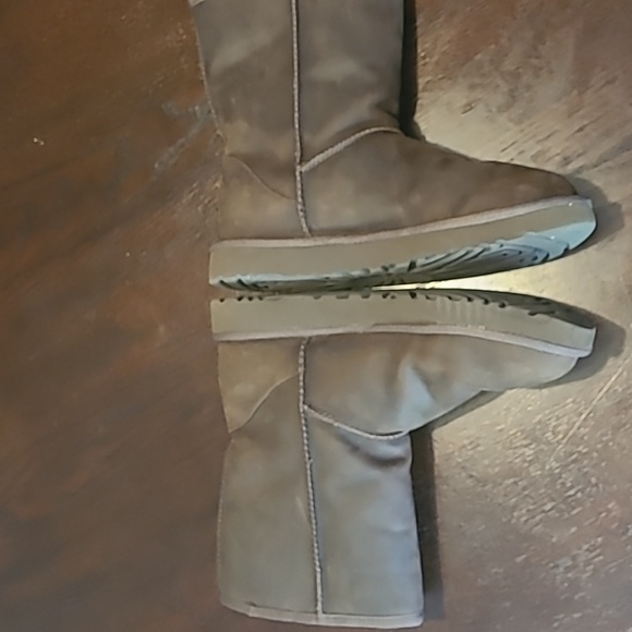 UGG classic short brown boots excellent preloved condition Size 8 authentic EUC! - Picture 8 of 15